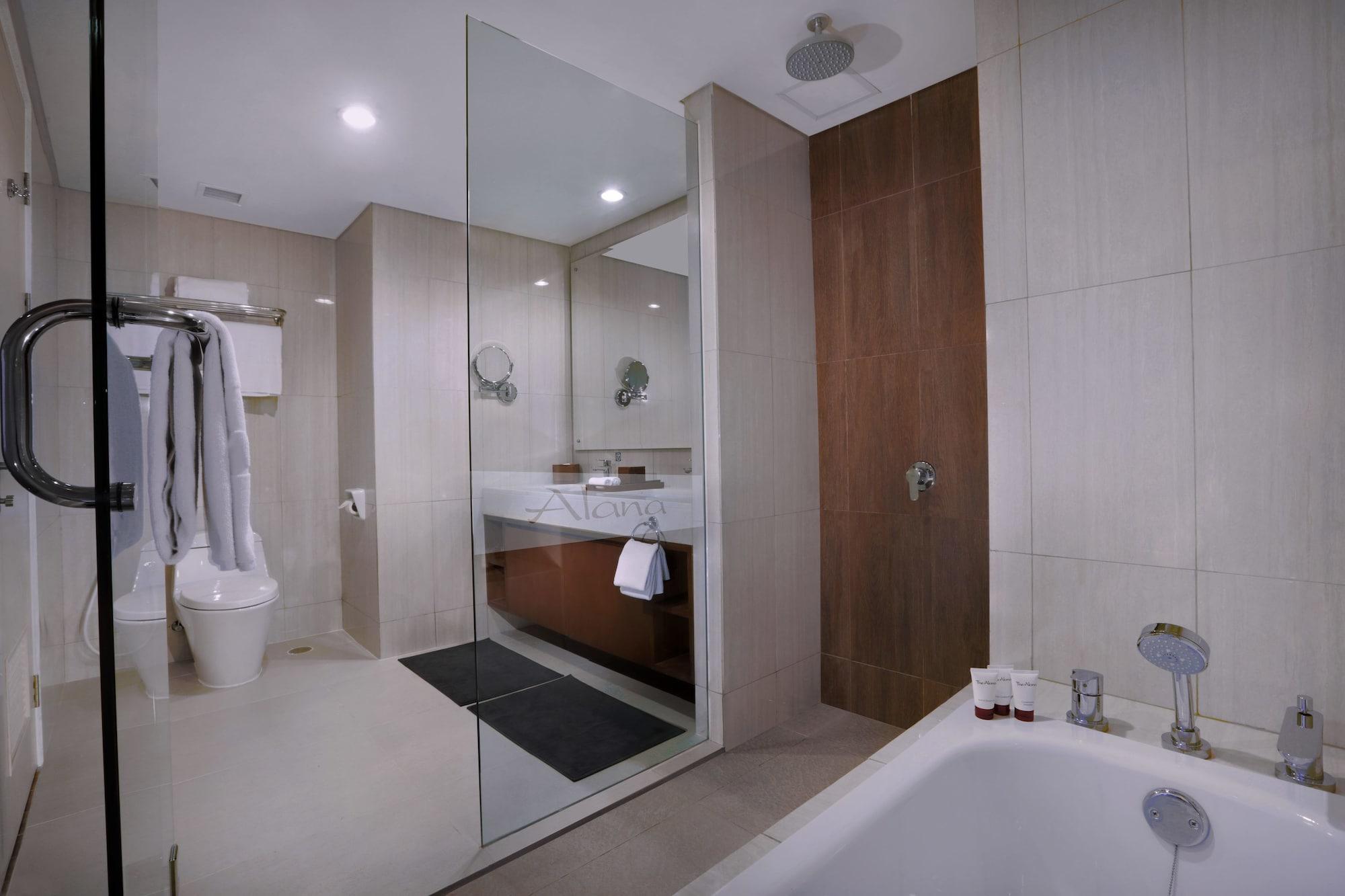 The Alana And Conference Sentul By Aston होटल 4*